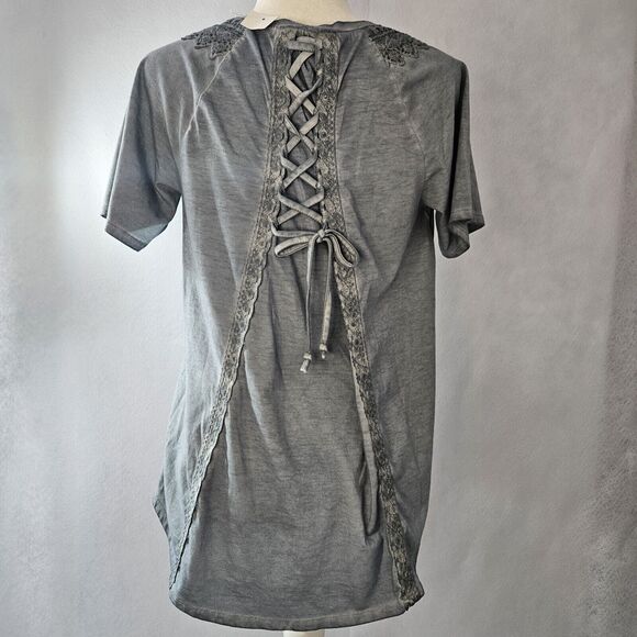 EST 1946 Sz S NWT Distressed Blue Boutique Top Lace Up Back Crotchet Trim Hi Lo - Picture 2 of 4